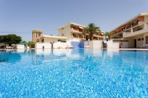 Close to Playa las Vistas with pool and parking